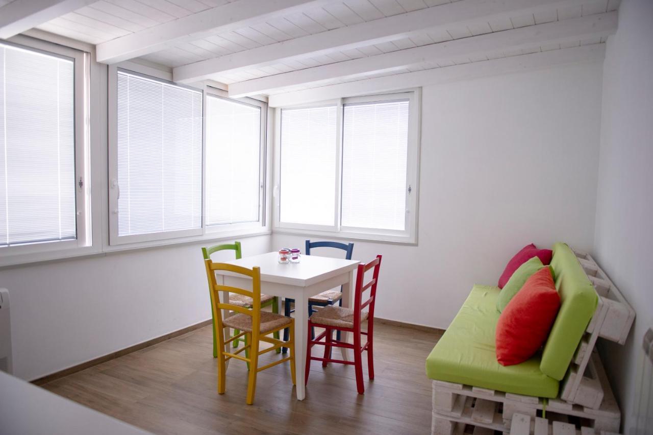 Color Apartment Монополи Екстериор снимка