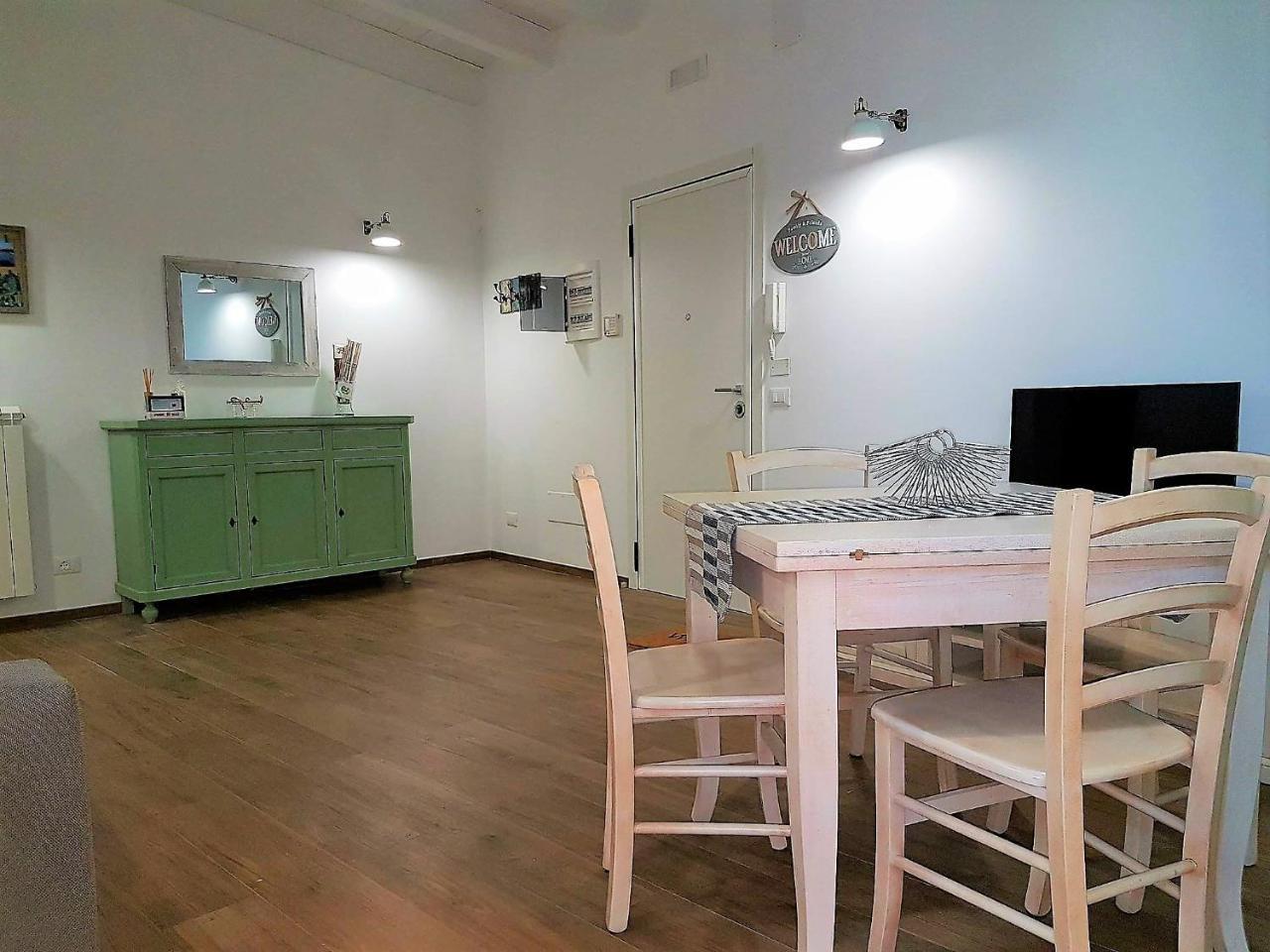 Color Apartment Монополи Екстериор снимка
